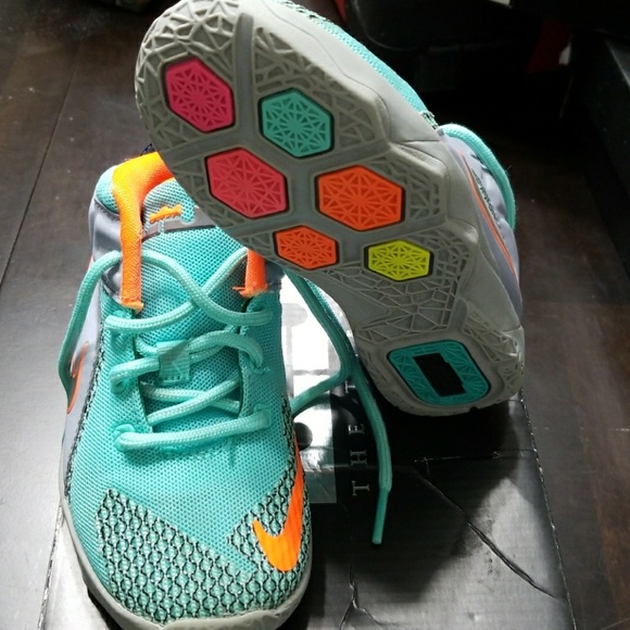 SOLD! LeBron XII size 10c kids - Picture 2 of 4